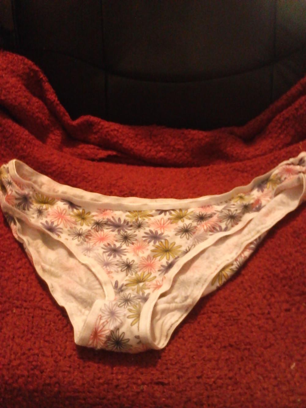 25P Underwear and posing