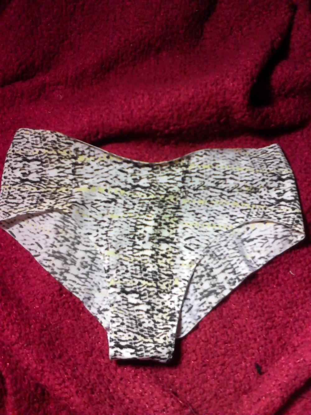 25P Underwear and posing
