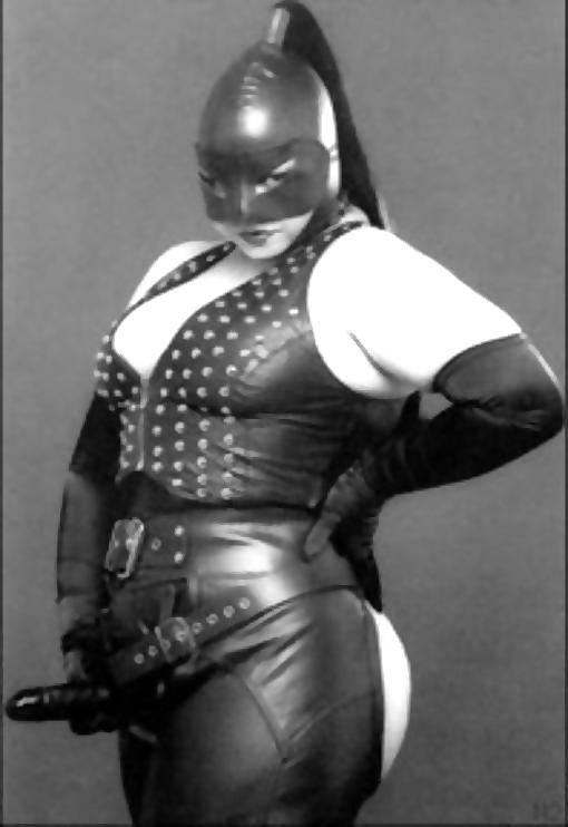 16P BBW Strapon Dommes 01 by Searcher1957