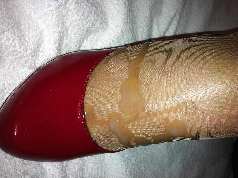 16P Shoesjob and red hight heels and cumshot mjlf
