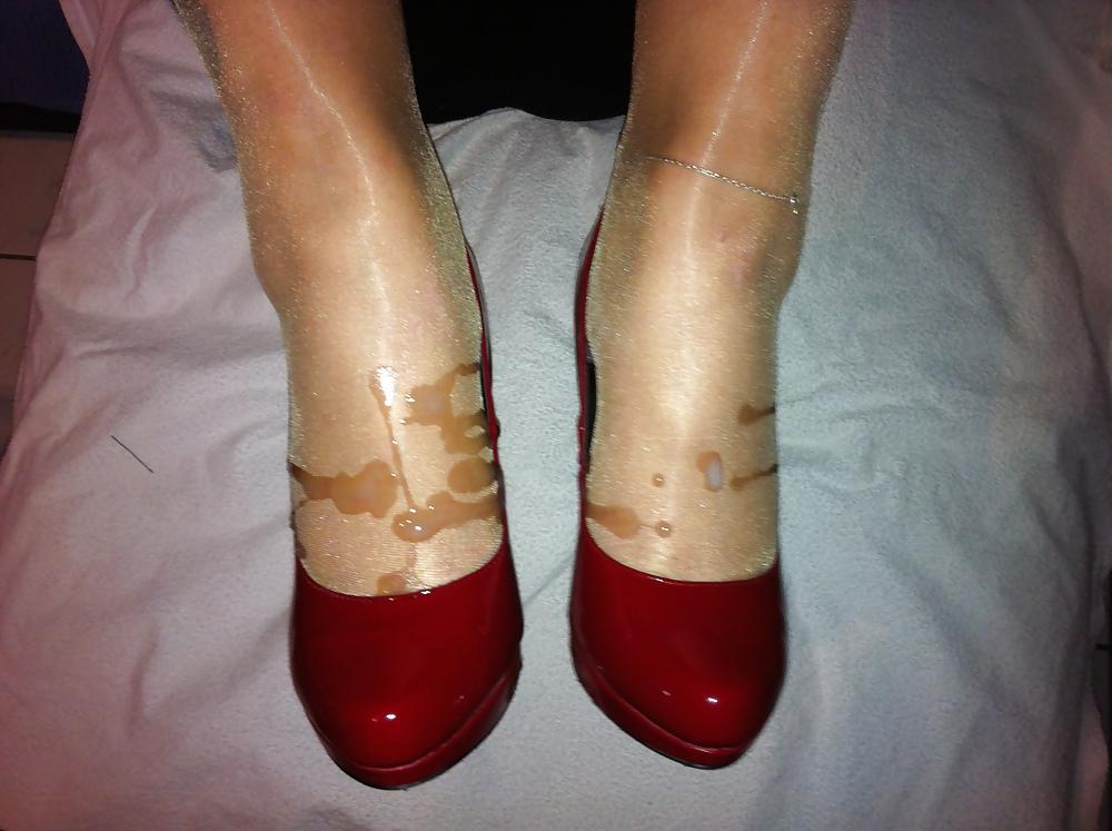 16P Shoesjob and red hight heels and cumshot mjlf