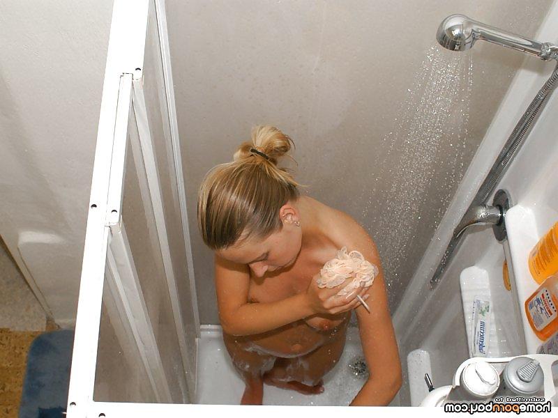11P Blondie in the shower