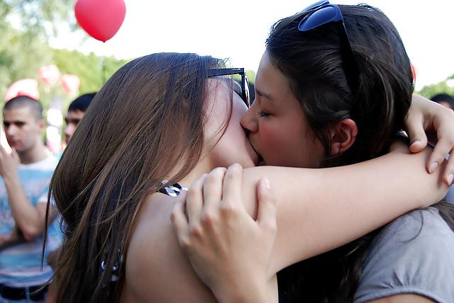 25P Girls Kissing Girls pt5