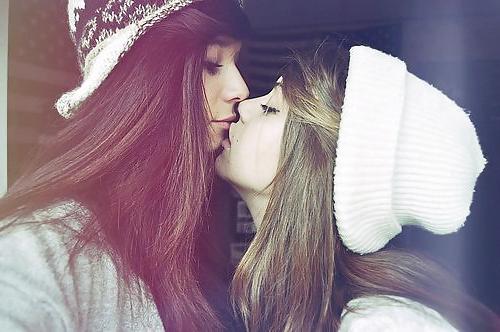 25P Girls Kissing Girls pt5