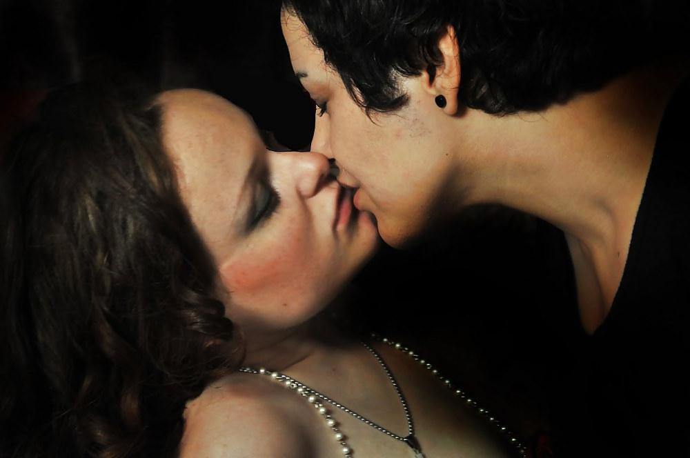 25P Girls Kissing Girls pt5