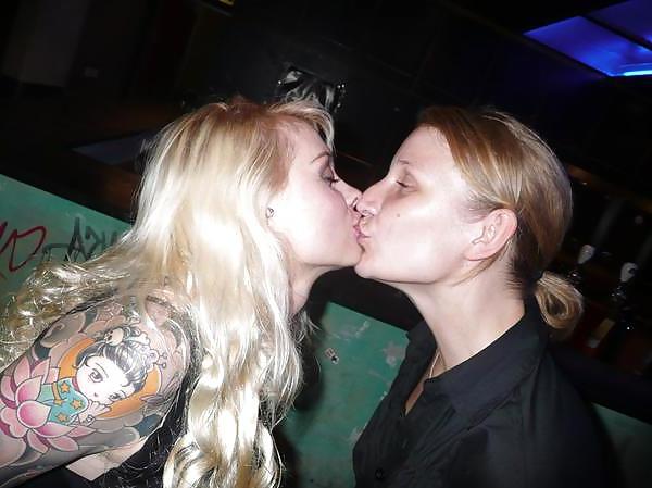 25P Girls Kissing Girls pt5