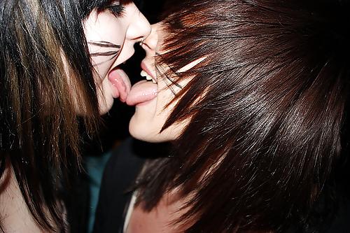 25P Girls Kissing Girls pt5