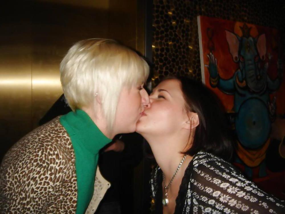 25P Girls Kissing Girls pt5