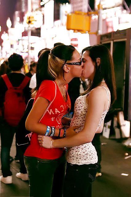 25P Girls Kissing Girls pt5