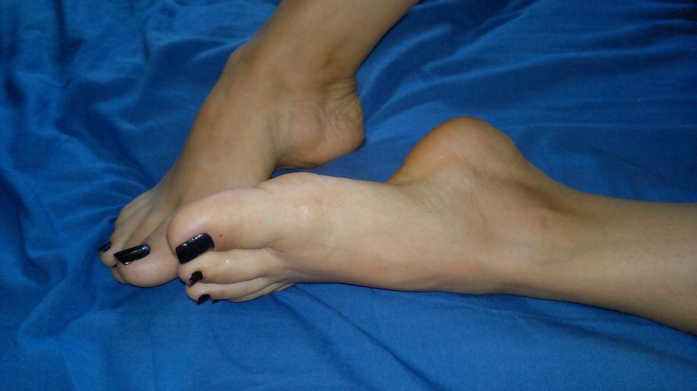 8P My wife's feet and sexy toes.