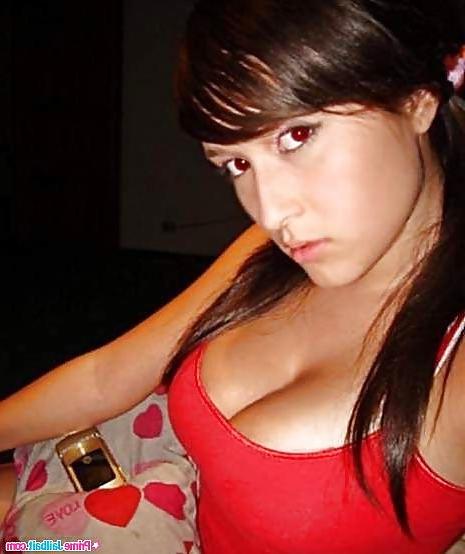 25P Big Boobed Amateur Cleavage 06