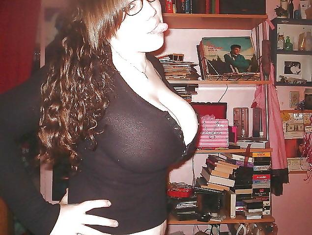 25P Big Boobed Amateur Cleavage 06