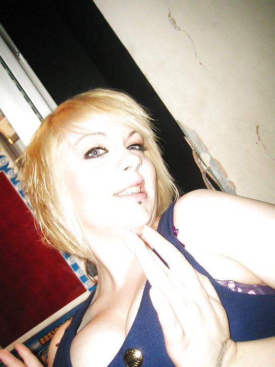 25P Big Boobed Amateur Cleavage 06