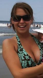 25P Big Boobed Amateur Cleavage 06
