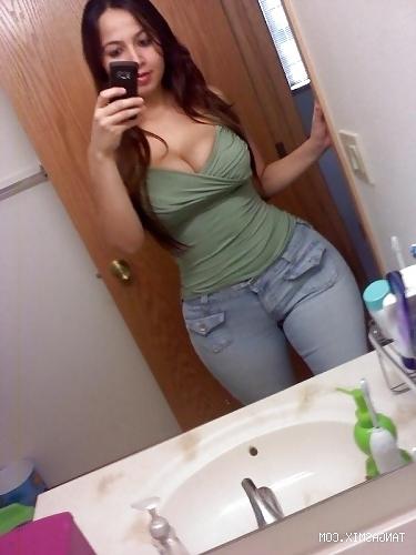 20P Gorgeous nude girls posing for you