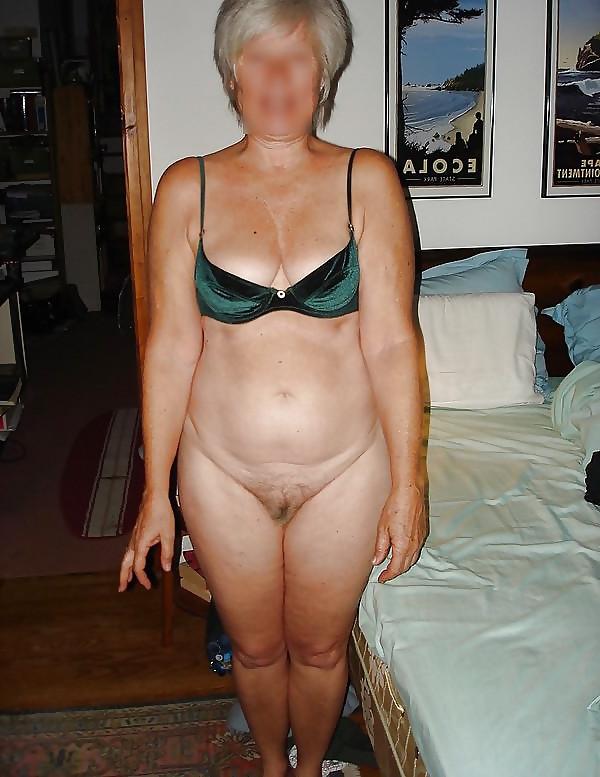 4P Sexy in green underwear 