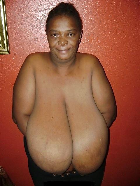 7P BLACK GRANNY SHOW HER HUGE BOOBS 