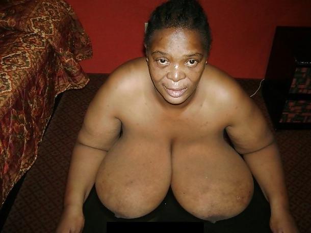 7P BLACK GRANNY SHOW HER HUGE BOOBS 