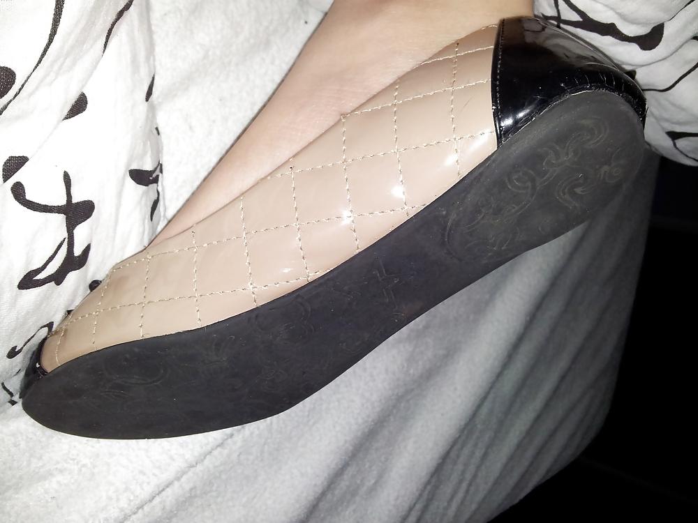 5P Candid neighbor gf in bed flats ballerinas 