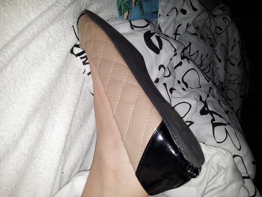 5P Candid neighbor gf in bed flats ballerinas 
