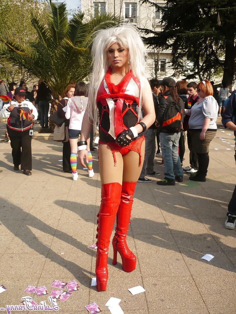 10P Tranny in public