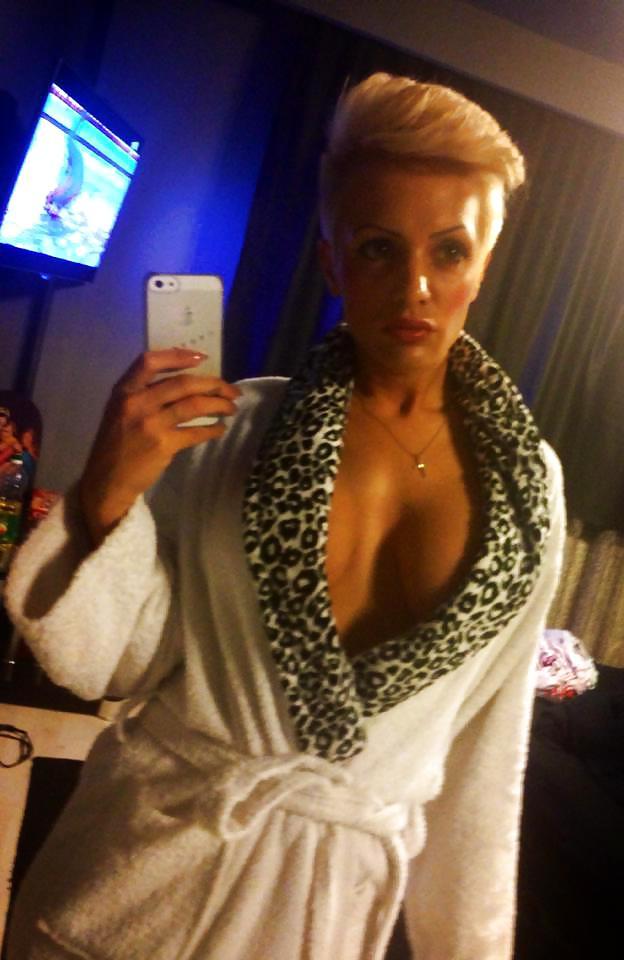25P Short hair perfect tits