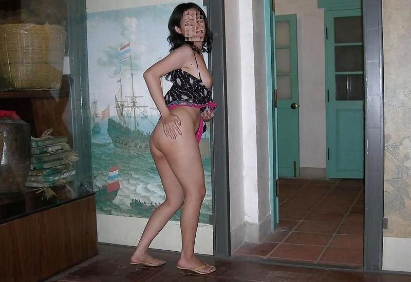 10P Hot Asian Mom Public Nude