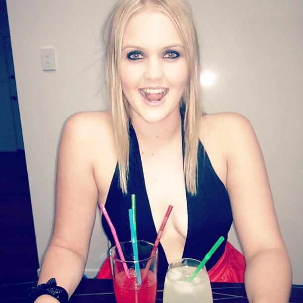 25P Teen Cleavage 2