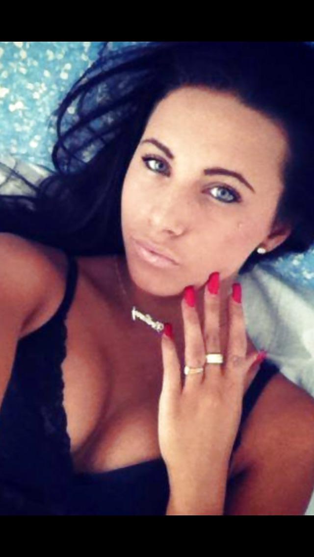 25P Teen Cleavage 2