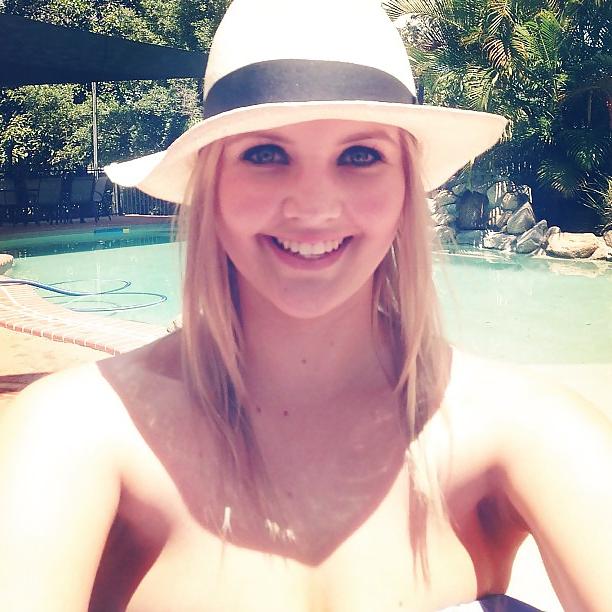 25P Teen Cleavage 2