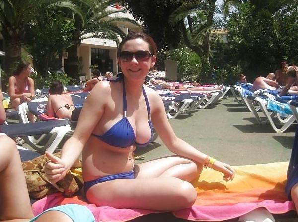 7P British Leeds girls on holiday 