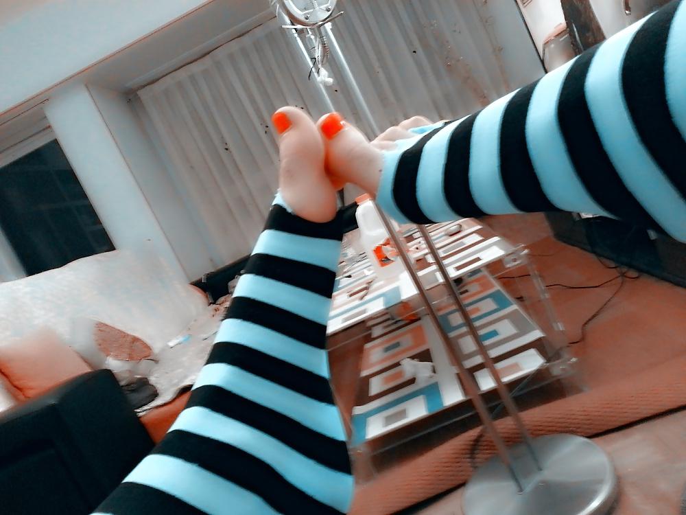 13P Ass feet cd 