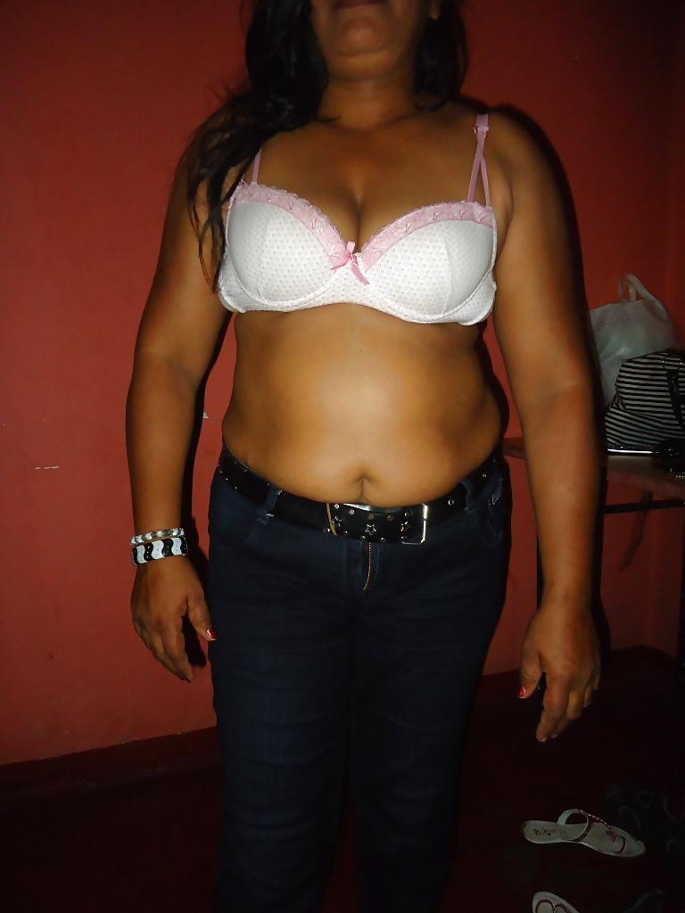 25P Sri Lankan BBW Aunty With Boy