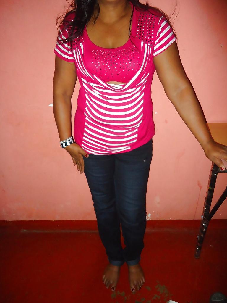 25P Sri Lankan BBW Aunty With Boy