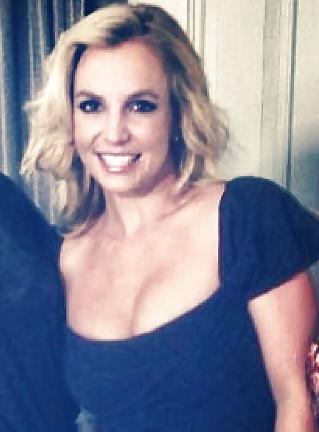 20P Britney Spears Dekolleté