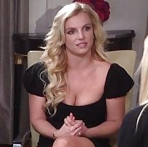 20P Britney Spears Dekolleté