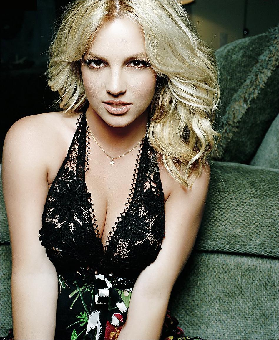 20P Britney Spears Dekolleté