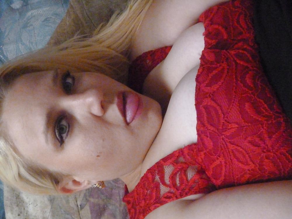 12P Deana Minaj in red lace panties 
