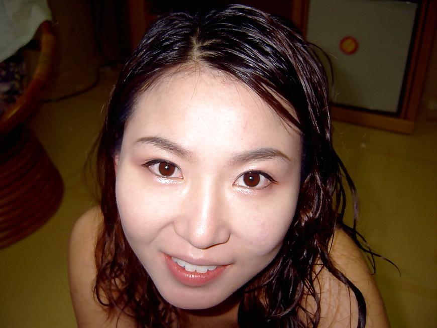 15P Korean GF naked photos on holidays