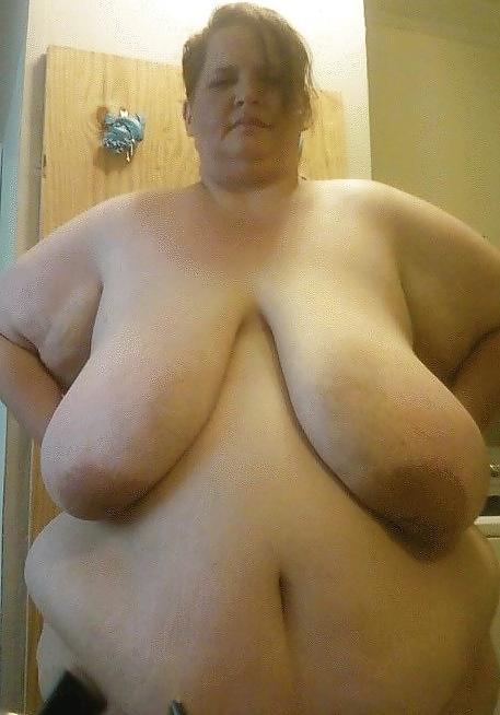 25P BBW's Showering