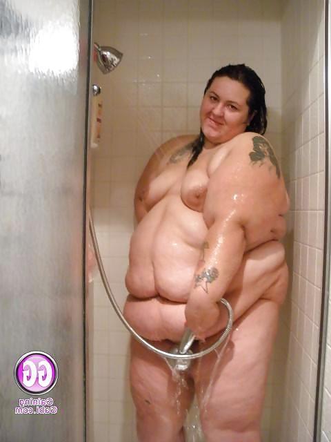 25P BBW's Showering