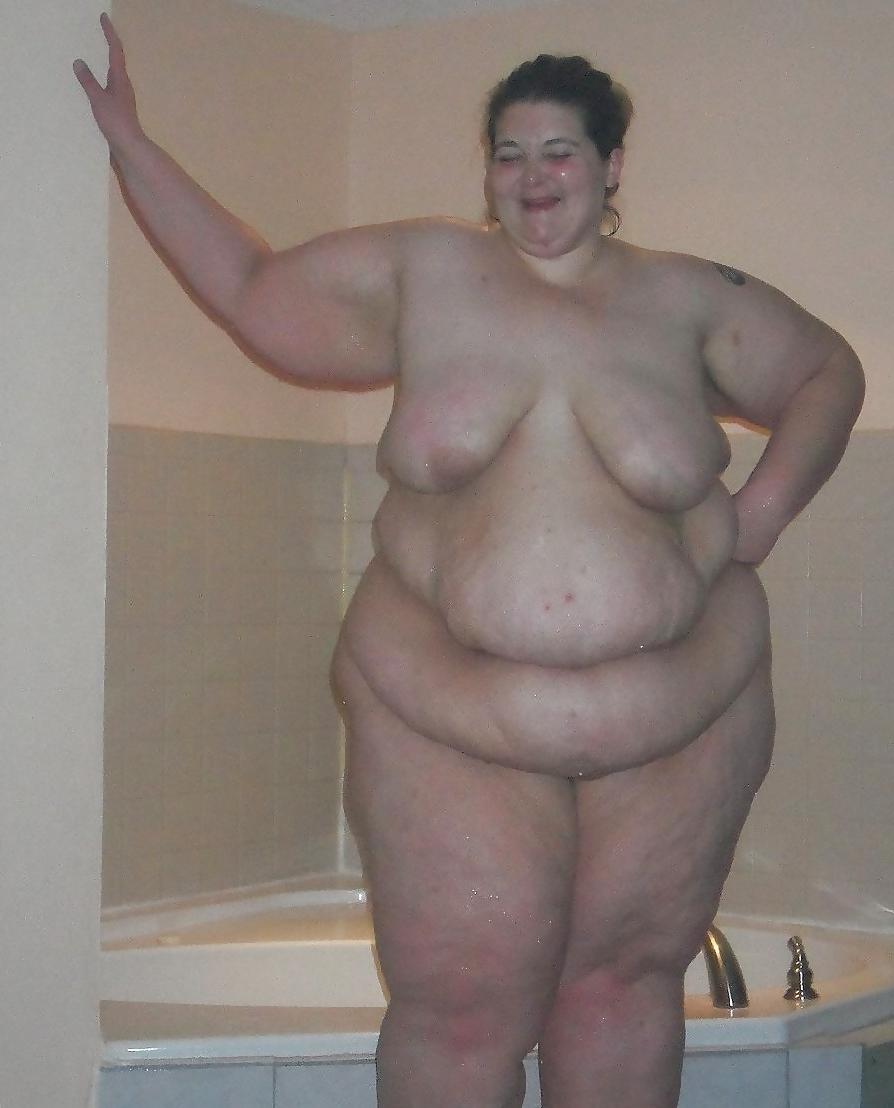 25P BBW's Showering
