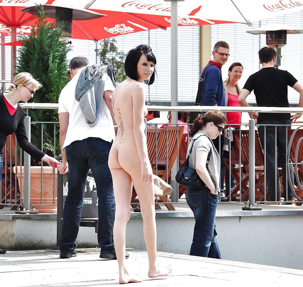 25P Public Nude Girls 6