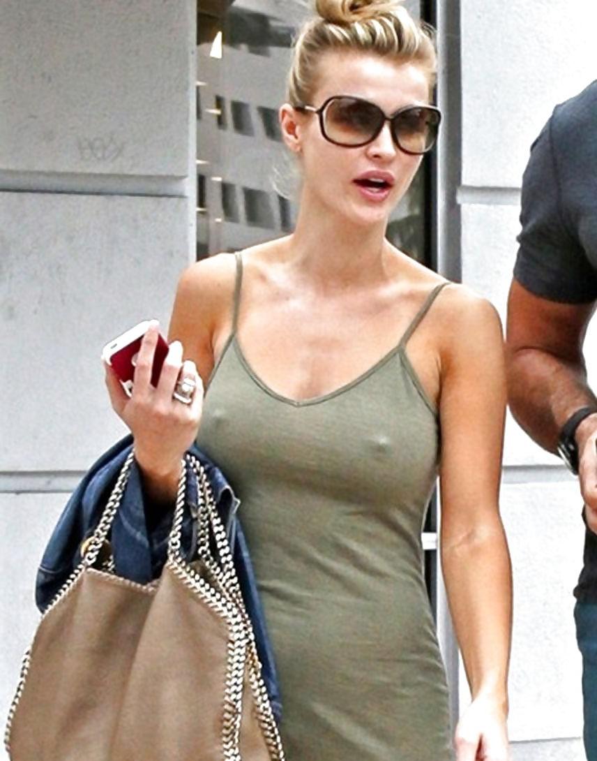 7P Joanna Krupa Nipple