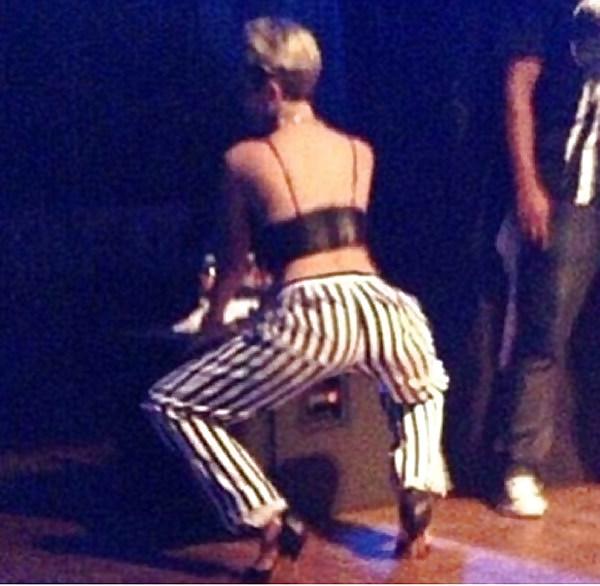 10P Twerk it Miley Cyrus