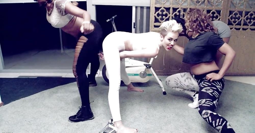 10P Twerk it Miley Cyrus