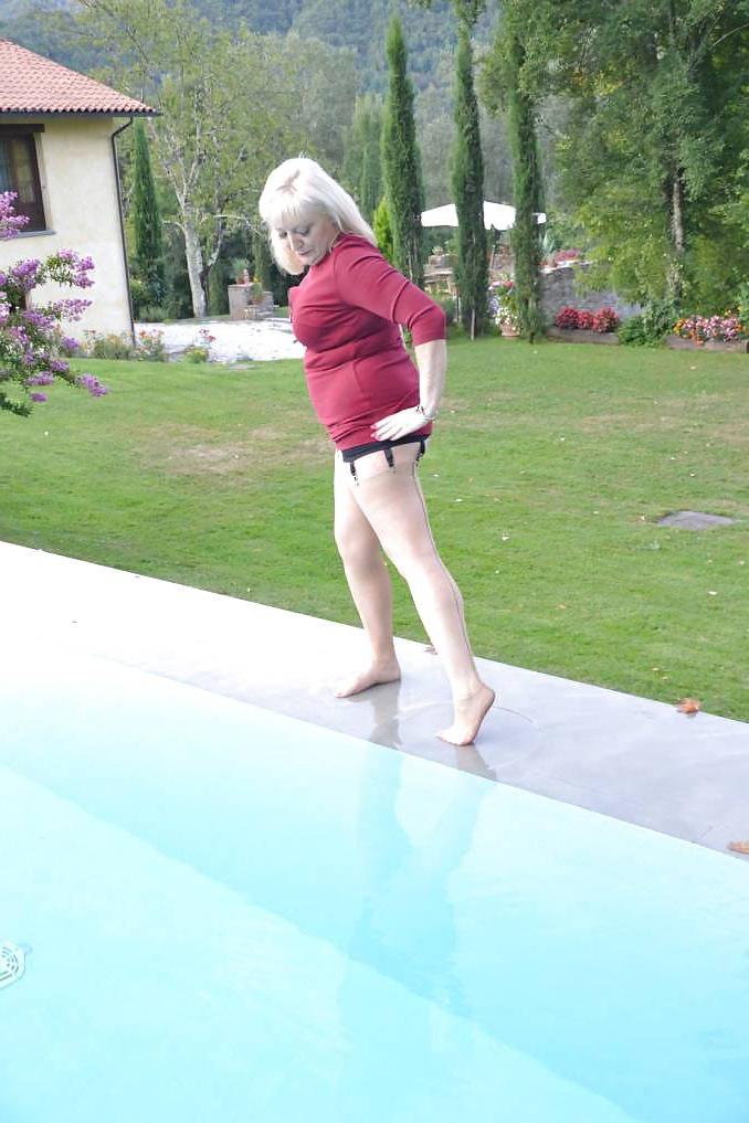 25P Gorgeous mature lady 2