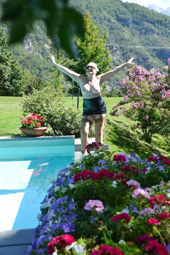 25P Gorgeous mature lady 2