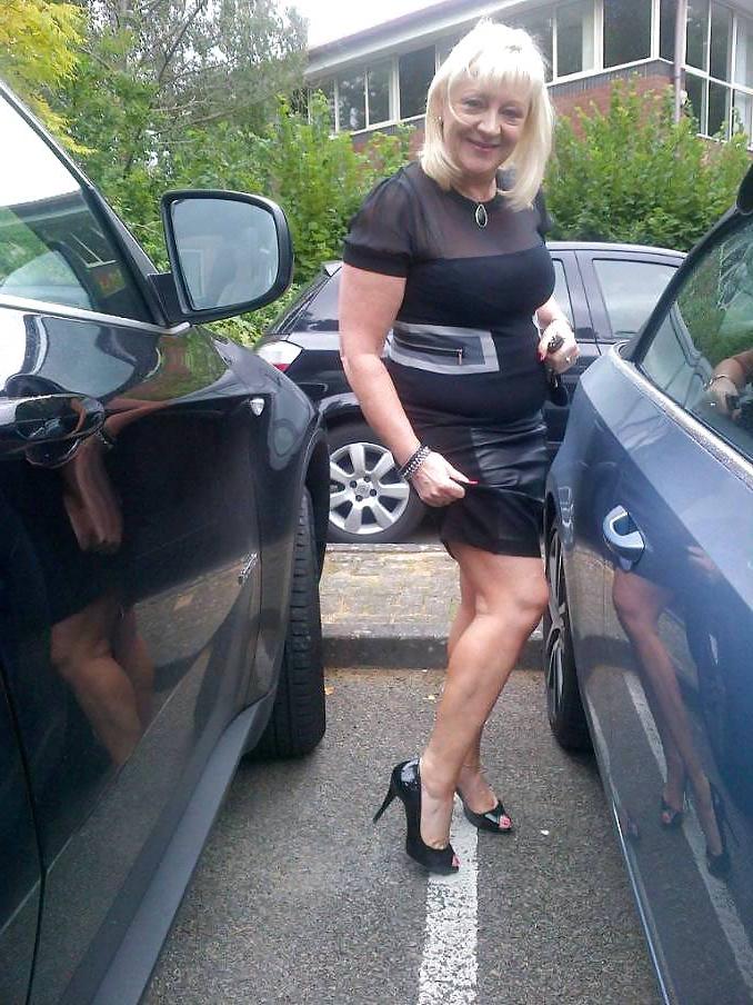 25P Gorgeous mature lady 2
