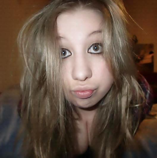 10P Laura - Blonde Gothic Cutie 